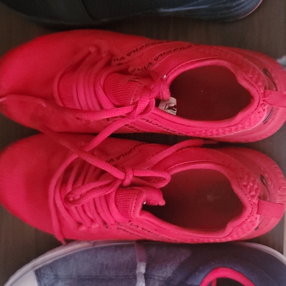 BUNDLE SALE 3 FOR $$5 BOYS SNEAKERS - Picture 4 of 8